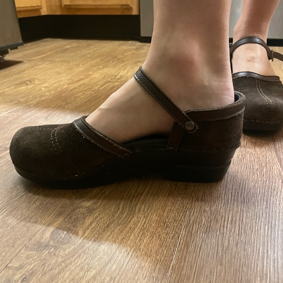Dansko Madrigal clog! Brown suede & leather with classic rocker, comfort heel. - Picture 5 of 7